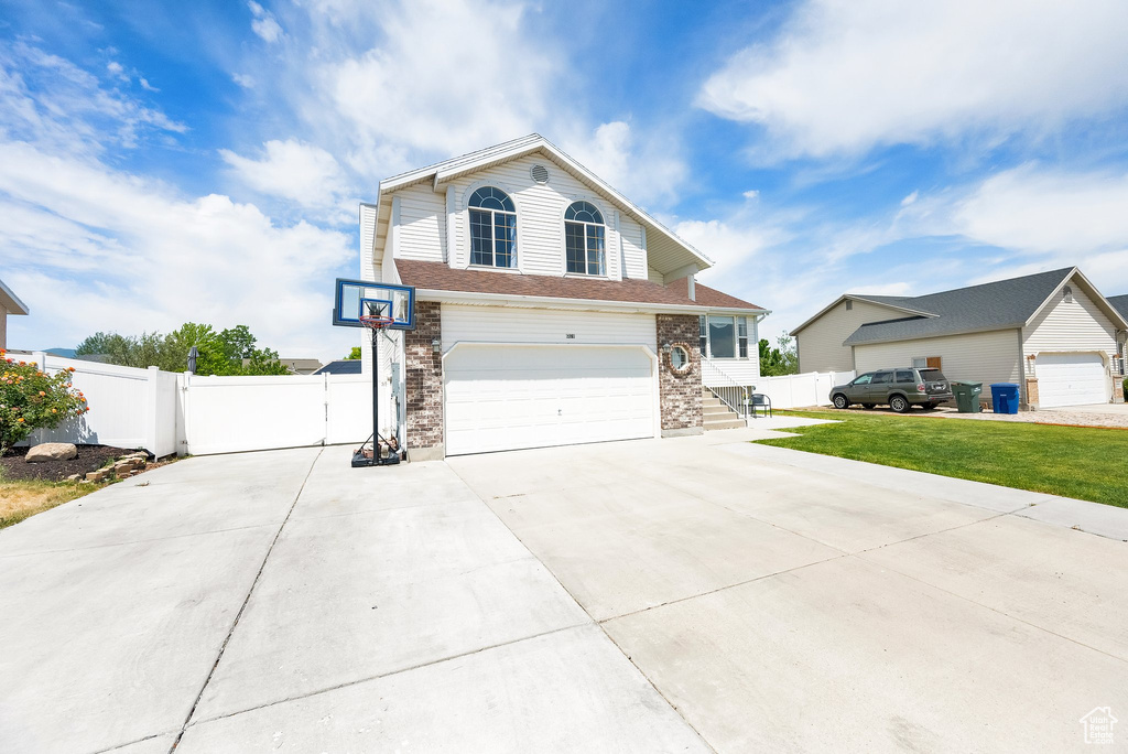 View of front of house with a garage and driveway