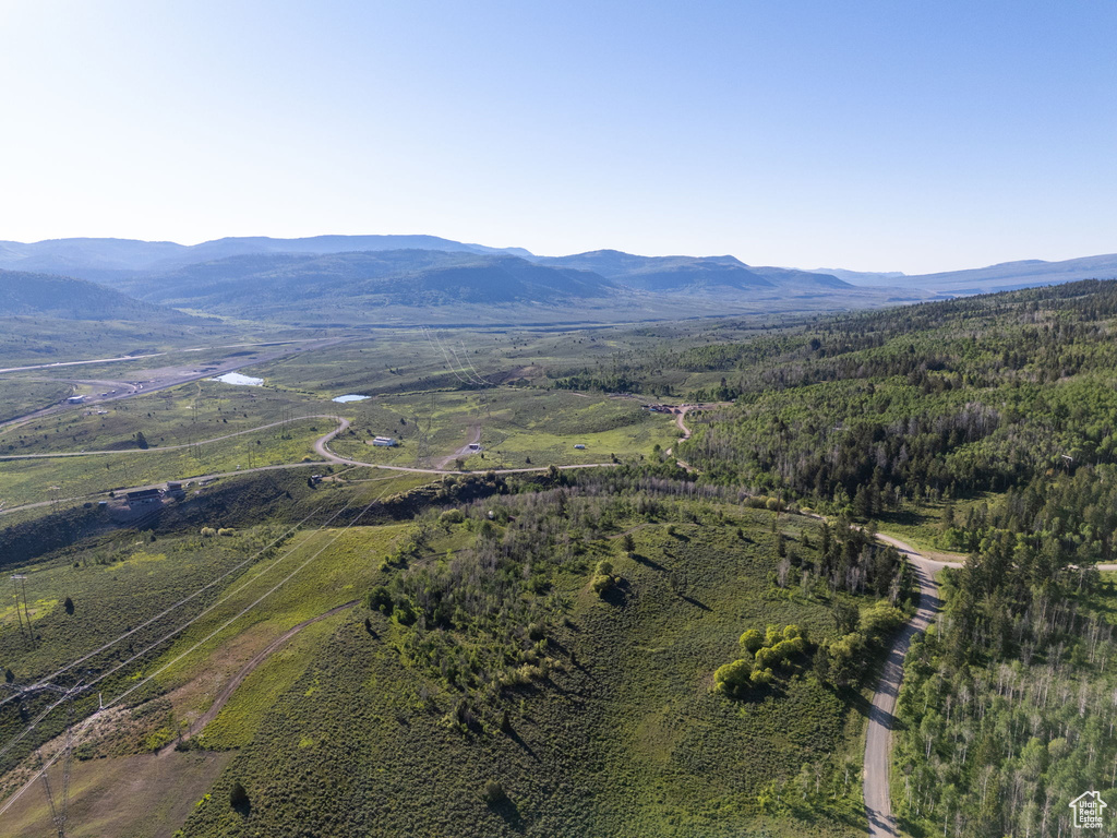 Aerial view of property's location featuring mountains