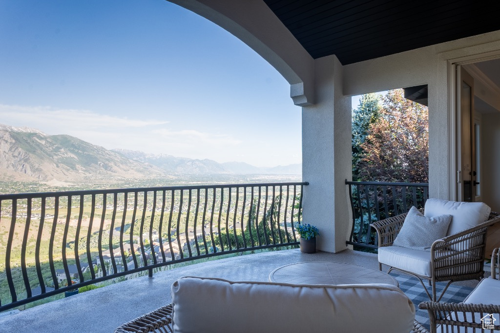 Balcony featuring a mountain view