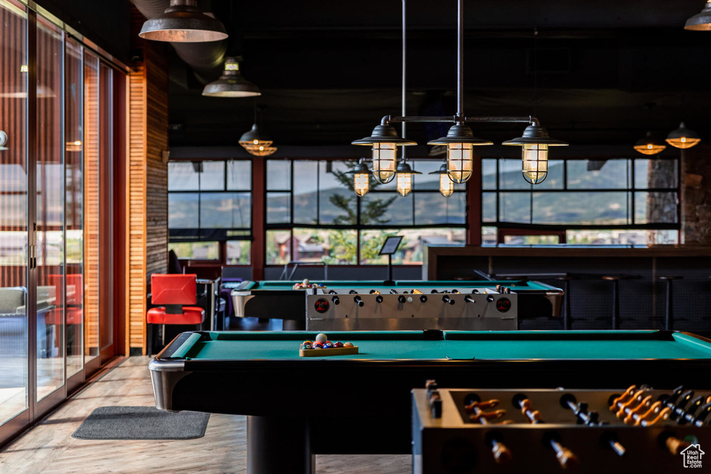 Recreation room featuring billiards