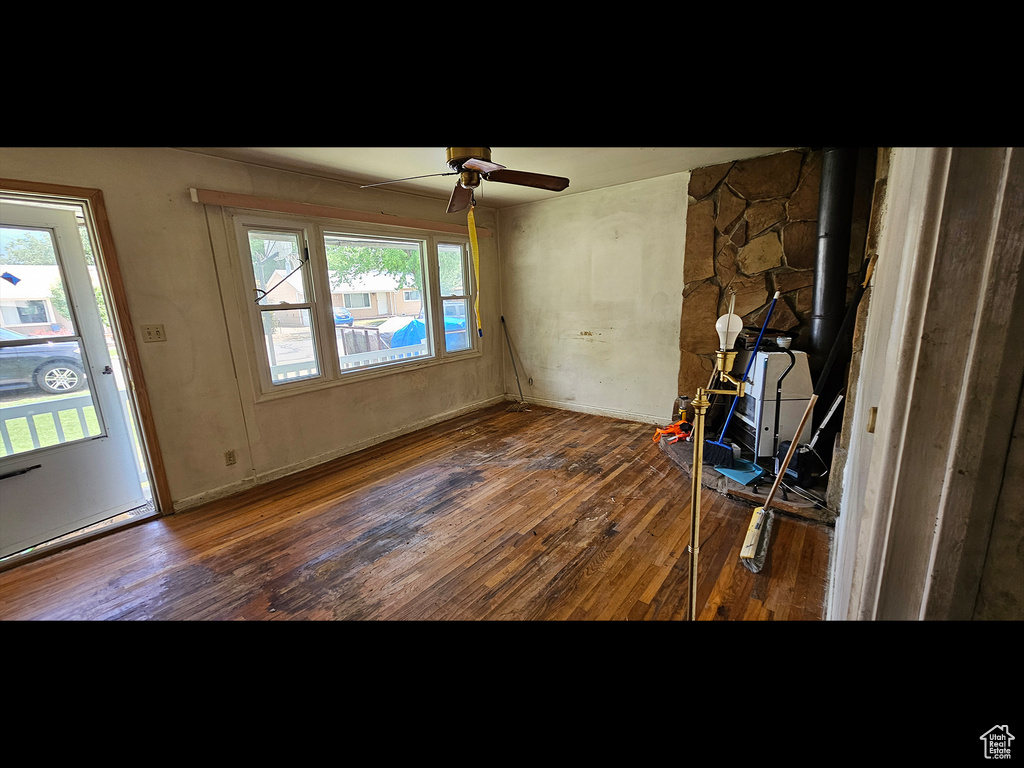 Entryway with wood finished floors and ceiling fan