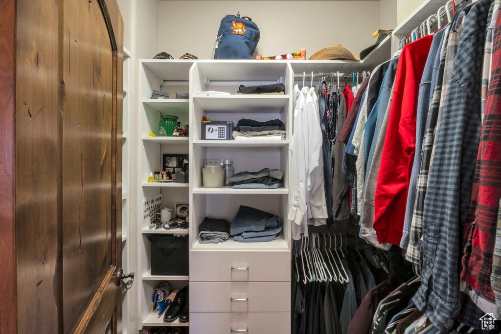 View of walk in closet
