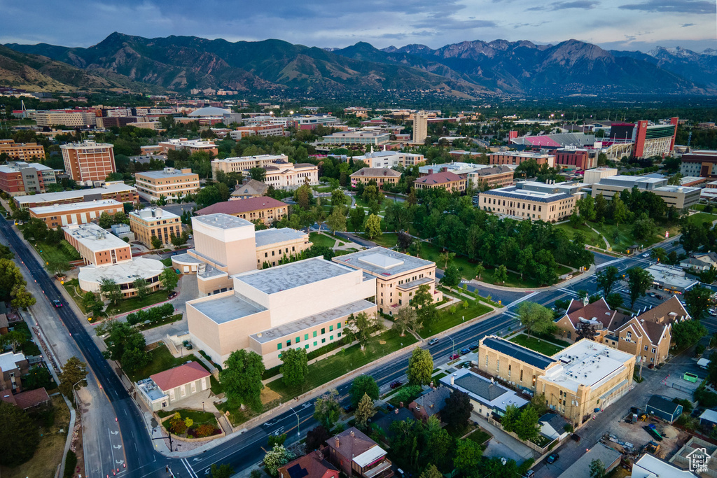 Bird\'s eye view of a mountainous background