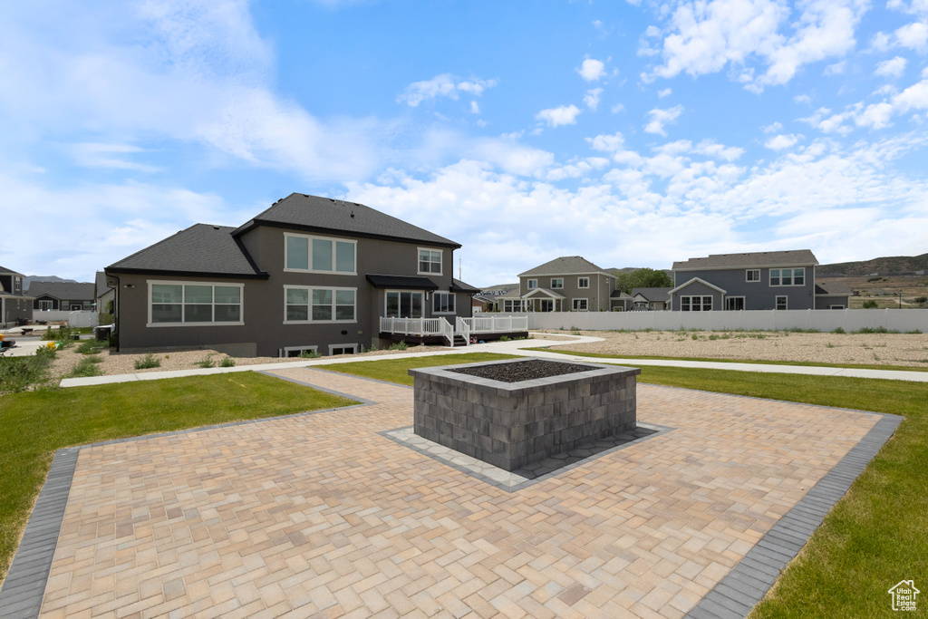 View of patio / terrace featuring a residential view