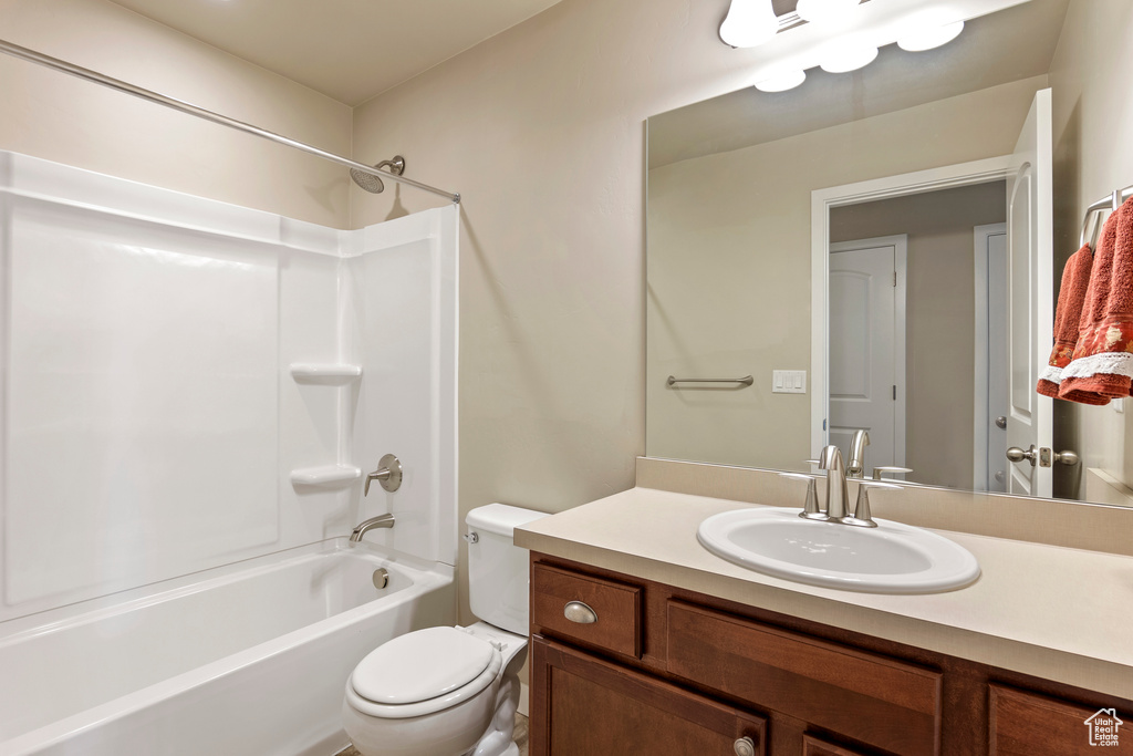 Bathroom with vanity and bathtub / shower combination