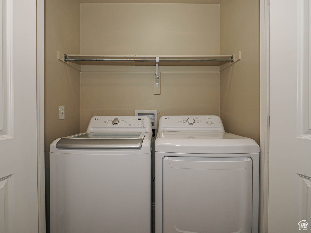 Washroom with washing machine and clothes dryer