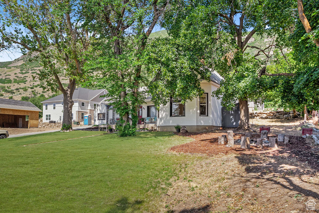 View of front of house featuring a front lawn