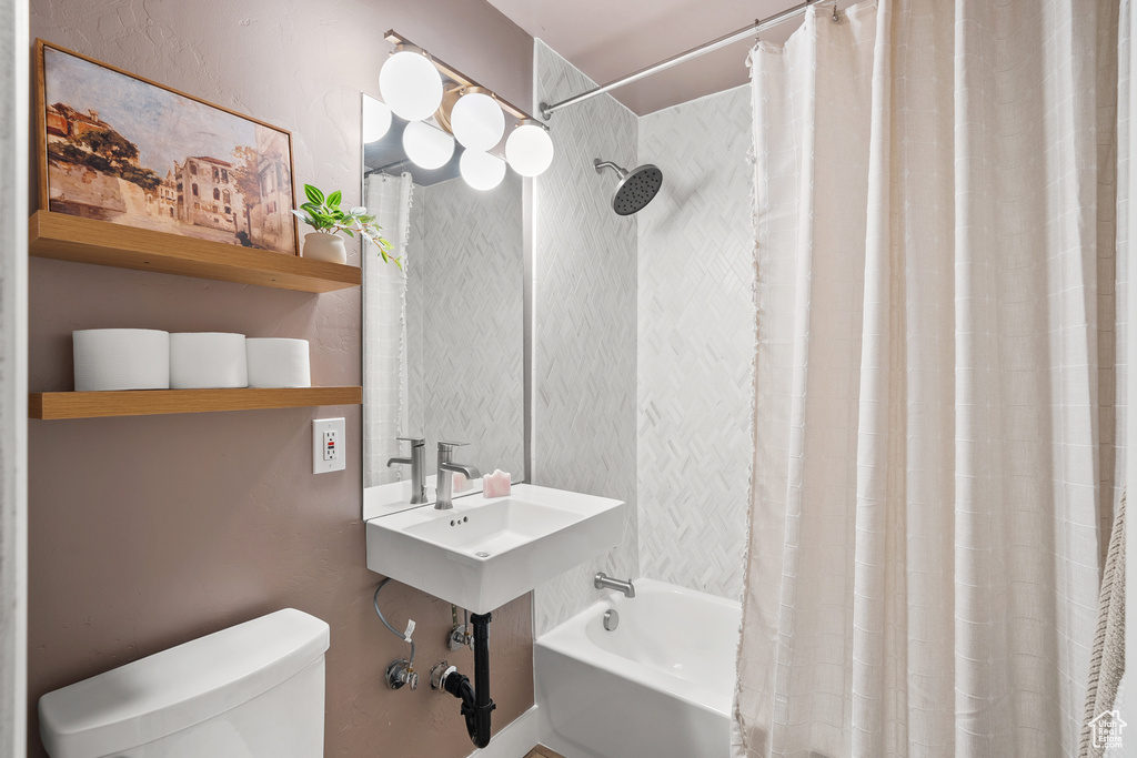 Full bath featuring toilet and shower / bath combo