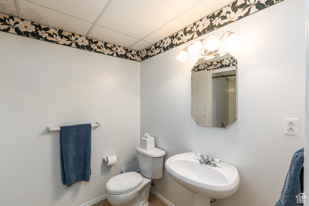 Bathroom with a drop ceiling and a sink