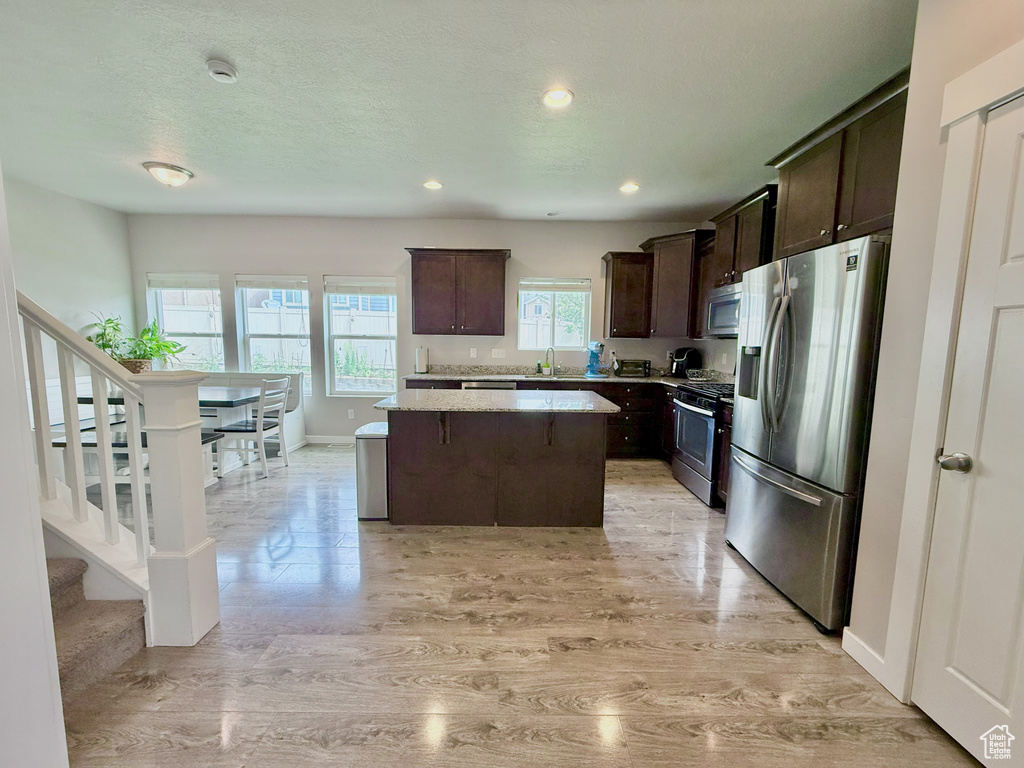 4973 E OAKWOOD DR Eagle Mountain, UT 84005