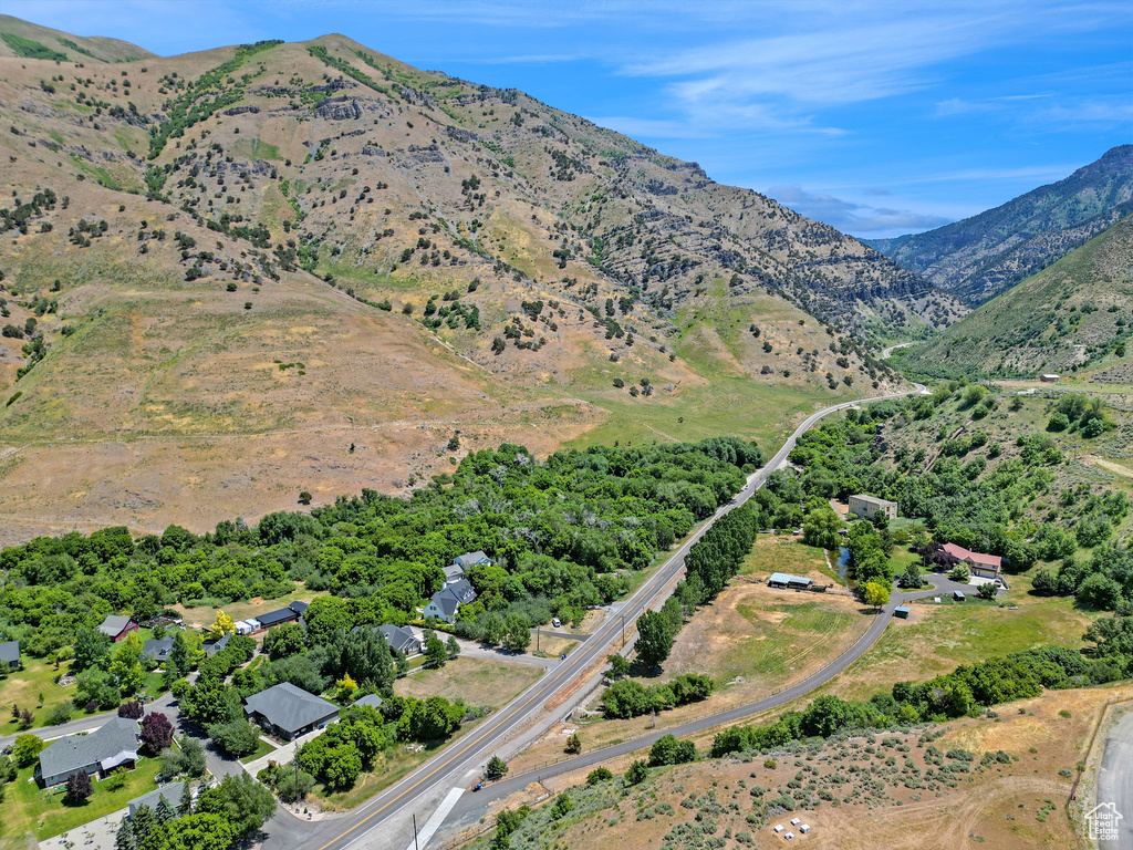 Aerial view of property\\\\\\\'s location with a mountain backdrop