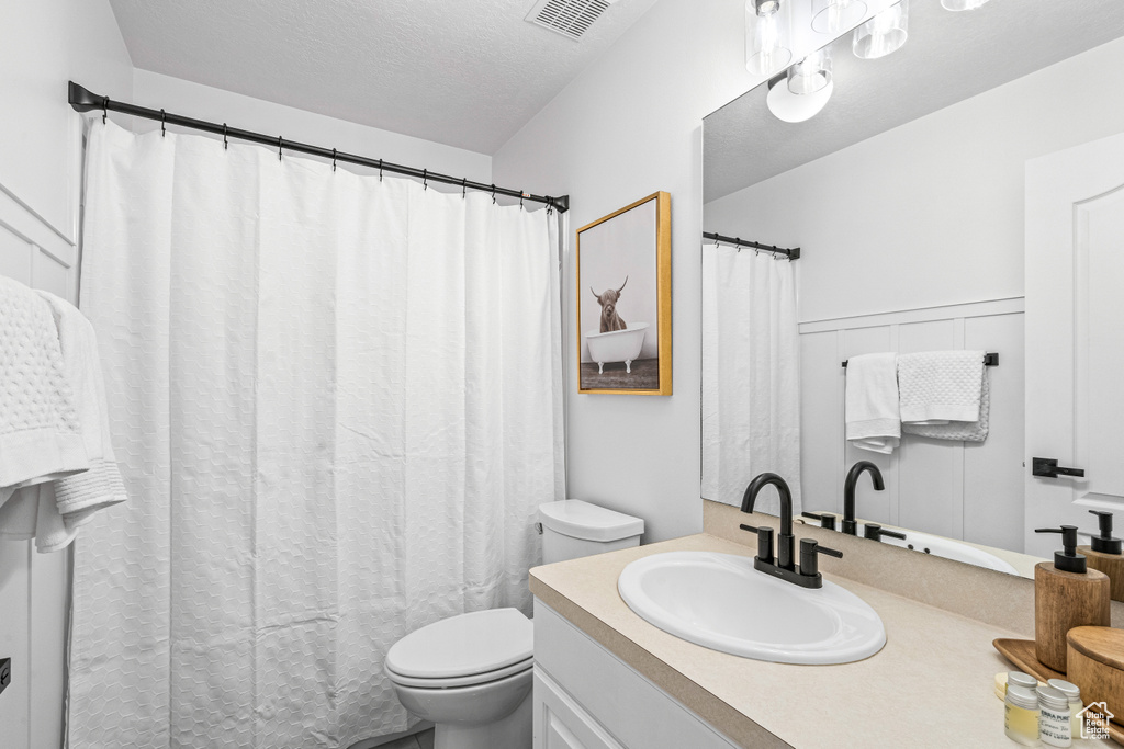 Full bath with vanity and curtained shower