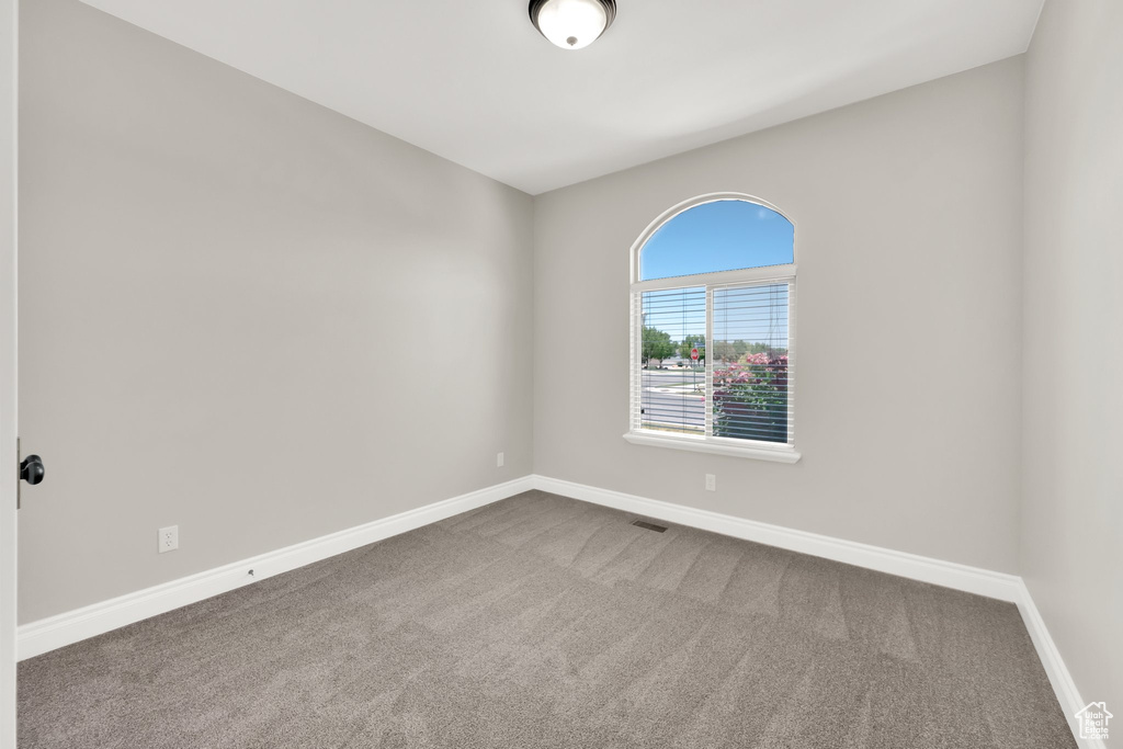 Unfurnished room with carpet floors
