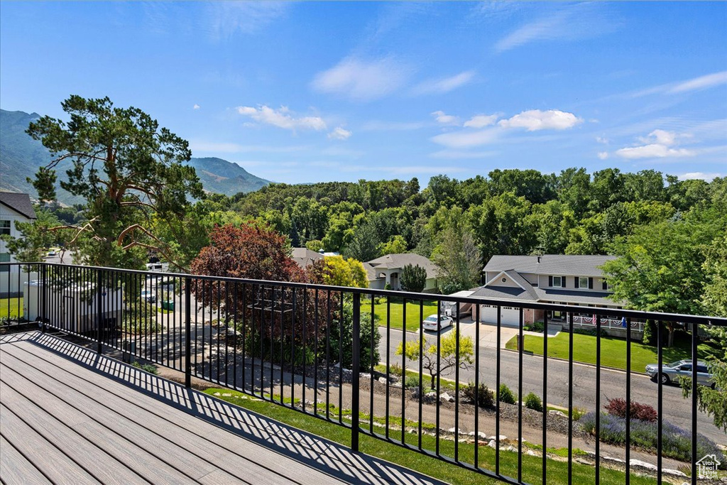 Balcony featuring a mountain view