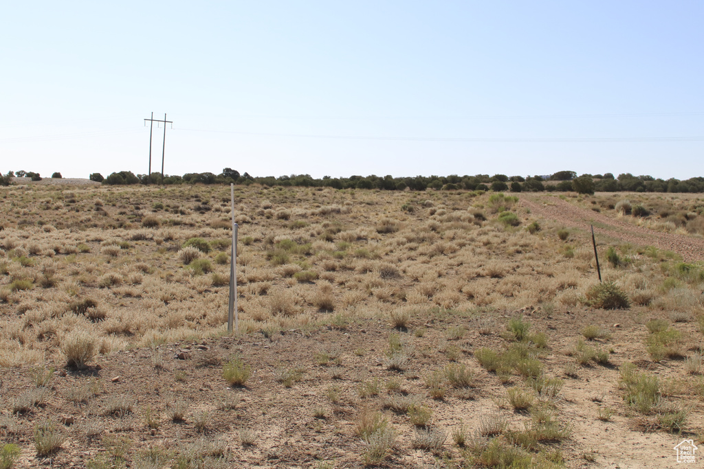 View of yard with a view of countryside