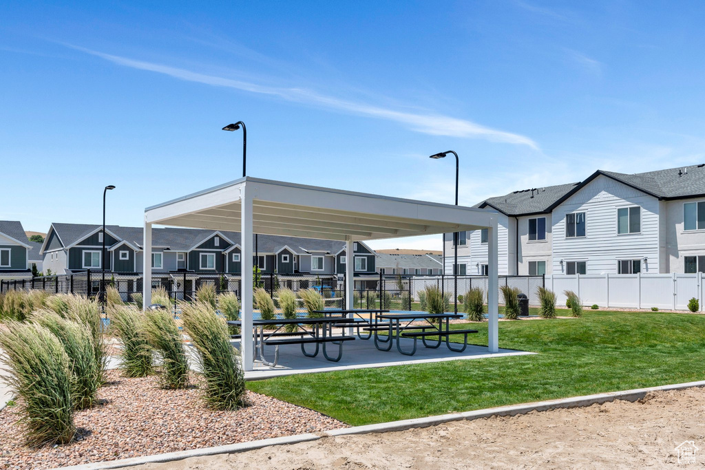 View of home's community with a residential view
