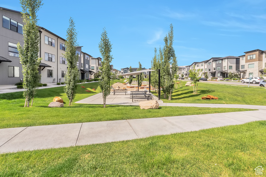 View of property\'s community featuring a residential view and a yard