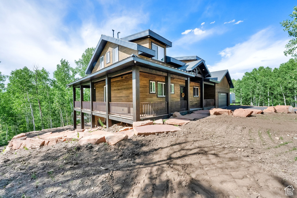View of front of house with covered porch and a garage