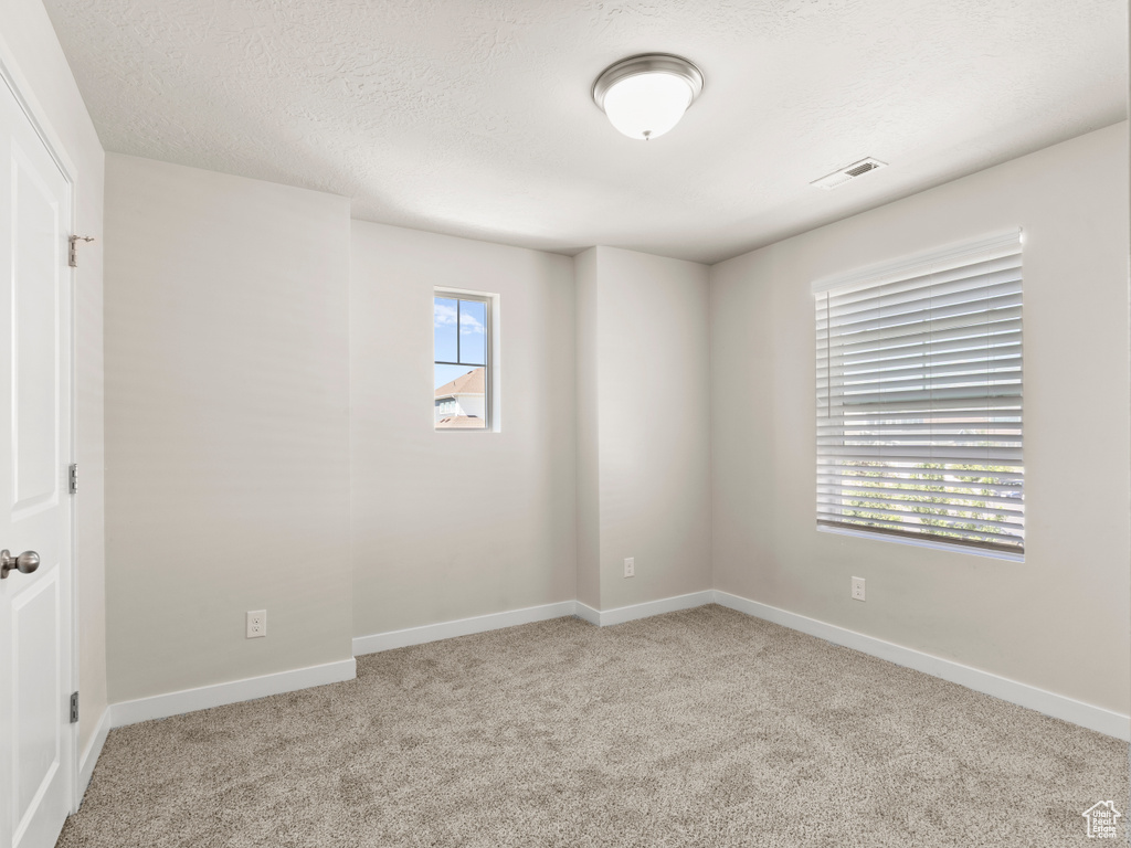 Spare room with carpet flooring