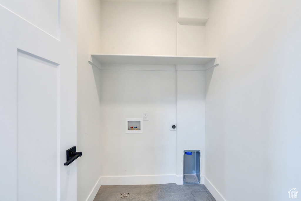 Laundry area with washer hookup and electric dryer hookup