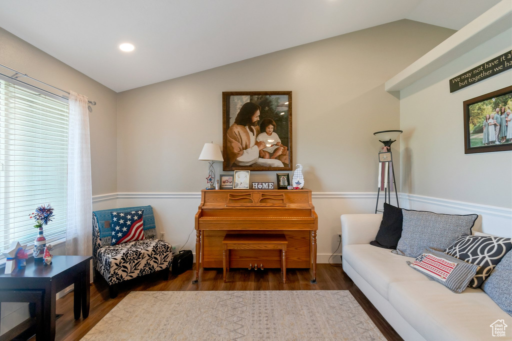 Sitting room featuring lofted ceiling, wood finished floors, and recessed lighting