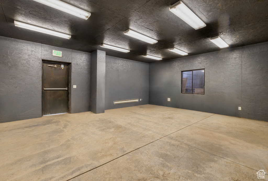 Empty room featuring concrete floors