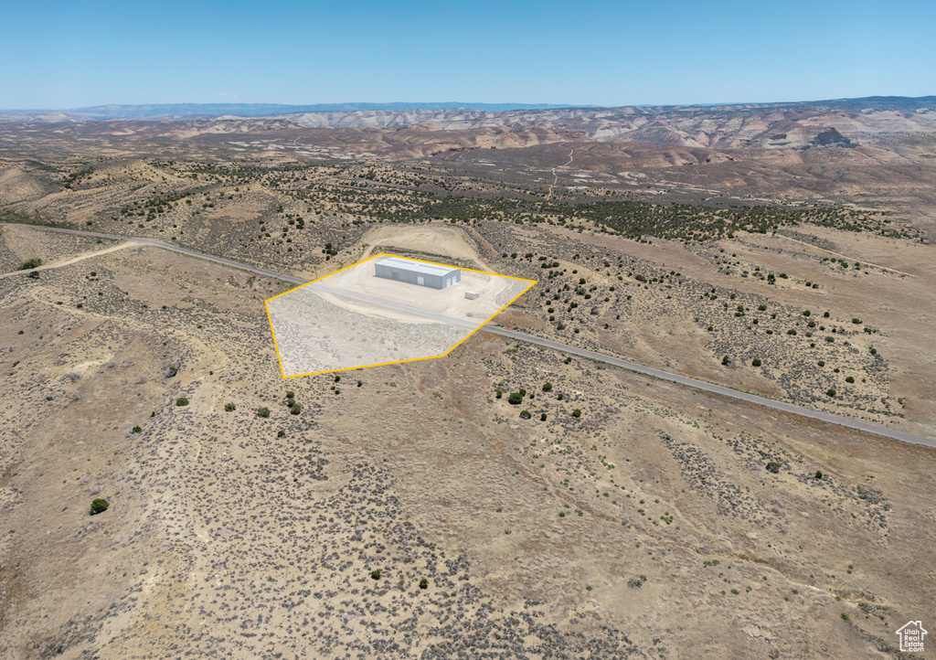 View of rural area with property boundaries highlighted and mountains