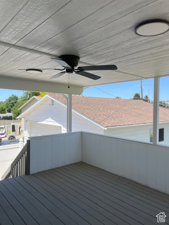 Deck featuring a ceiling fan