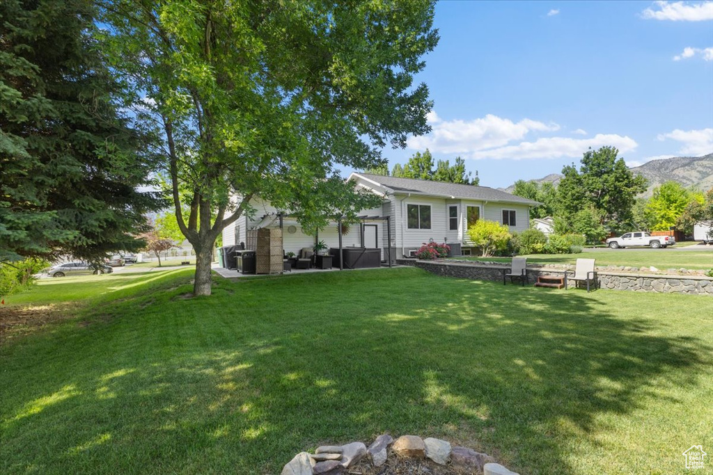 View of front of house featuring a front yard and a mountain view
