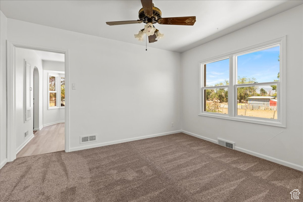 Spare room with carpet flooring and ceiling fan