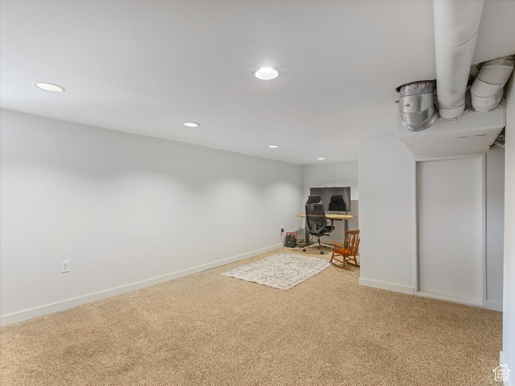 Finished below grade area featuring carpet floors, recessed lighting, and a desk
