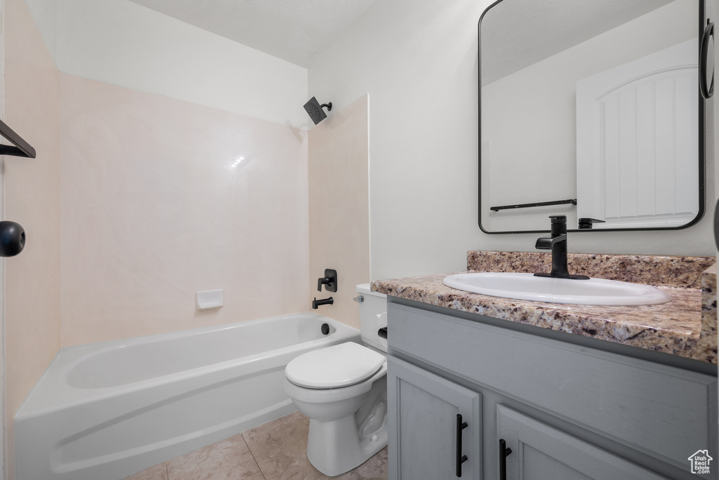 Bathroom with vanity and shower / washtub combination