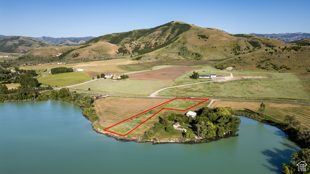 View of property location featuring property boundaries highlighted, a water and mountain view, and rural landscape