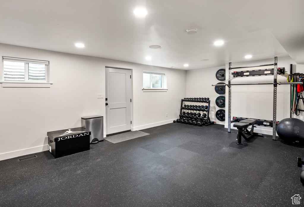 Exercise area featuring baseboards and recessed lighting