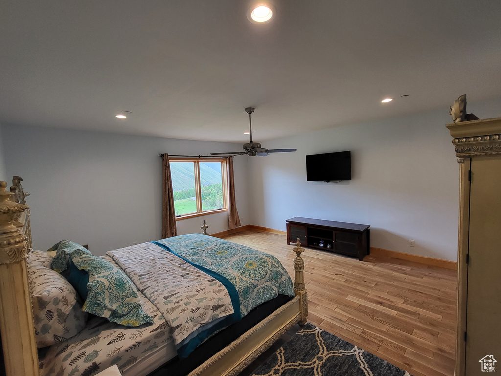 Bedroom featuring recessed lighting, light wood finished floors, and a ceiling fan