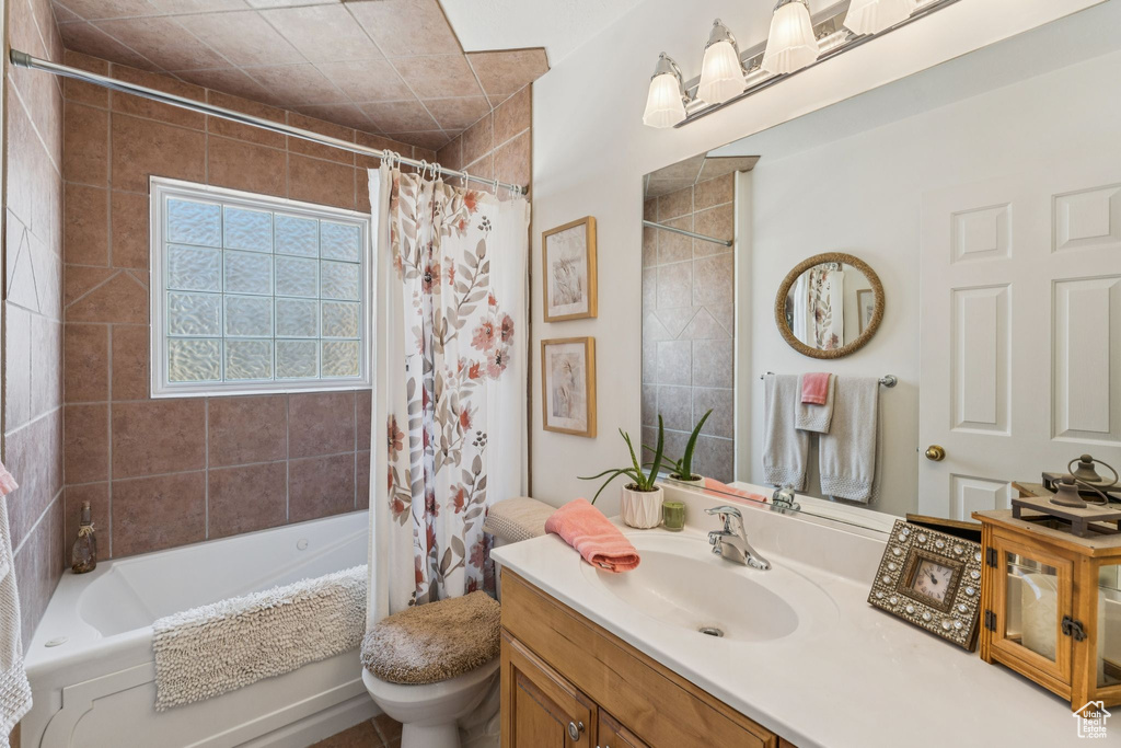 Full bath with vanity and shower / bath combo