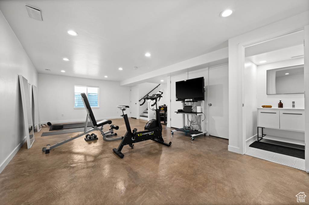Exercise room featuring recessed lighting