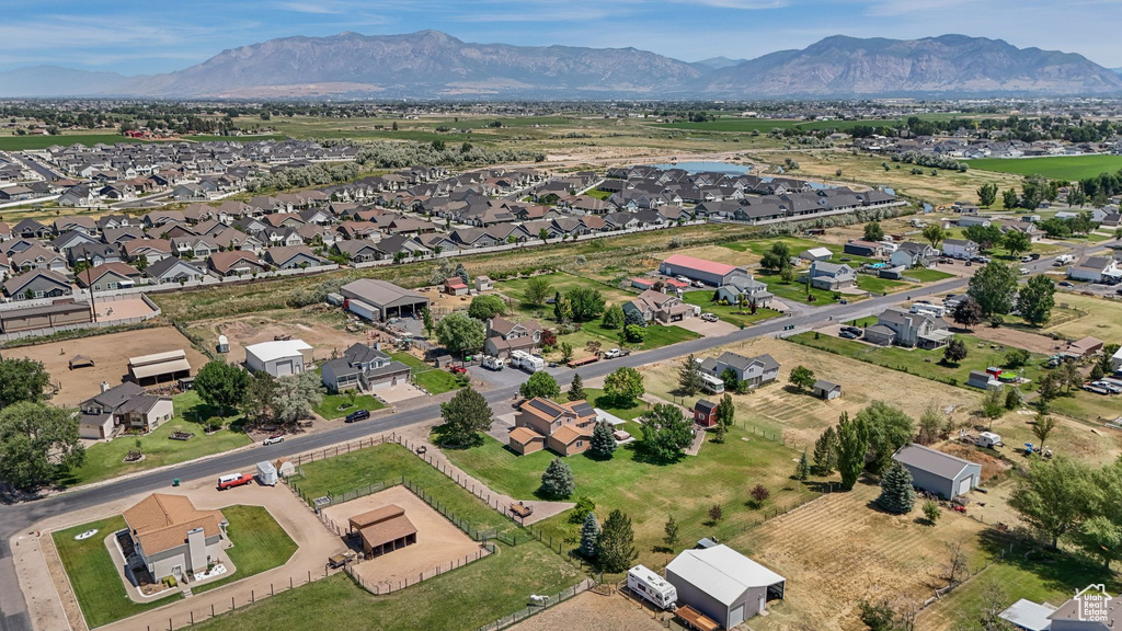Aerial view of property\\\\\\\\\\\\\\\\\\\\\\\\\\\\\\\\\\\\\\\\\\\\\\\\\\\\\\\\\\\\\\\'s location with mountains and nearby suburban area