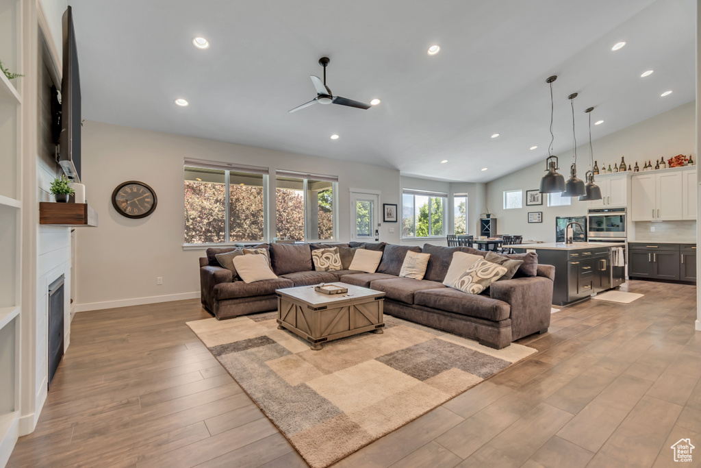 992 W EMILY FRANCIS CIR South Jordan, UT 84095