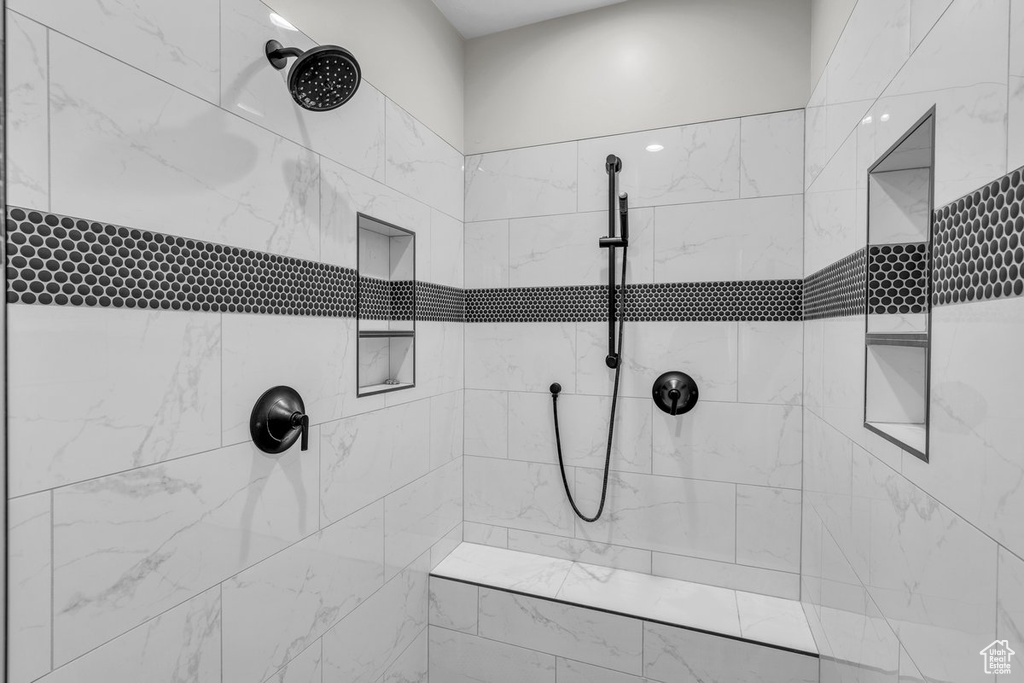 Full bathroom featuring a tile shower