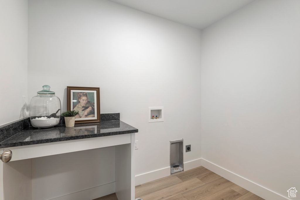 Laundry room featuring light wood-style flooring, electric dryer hookup, and hookup for a washing machine