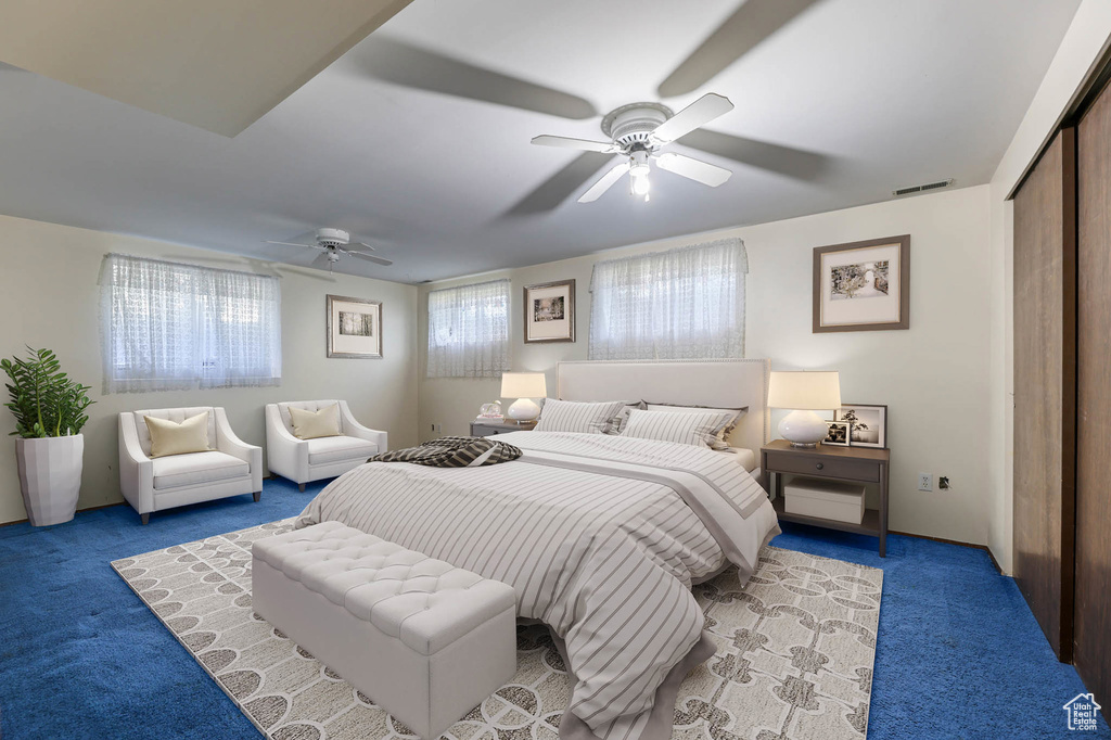Bedroom with light carpet and a ceiling fan