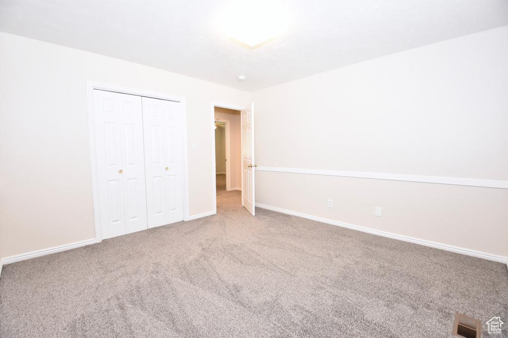 Unfurnished bedroom with carpet floors and a closet