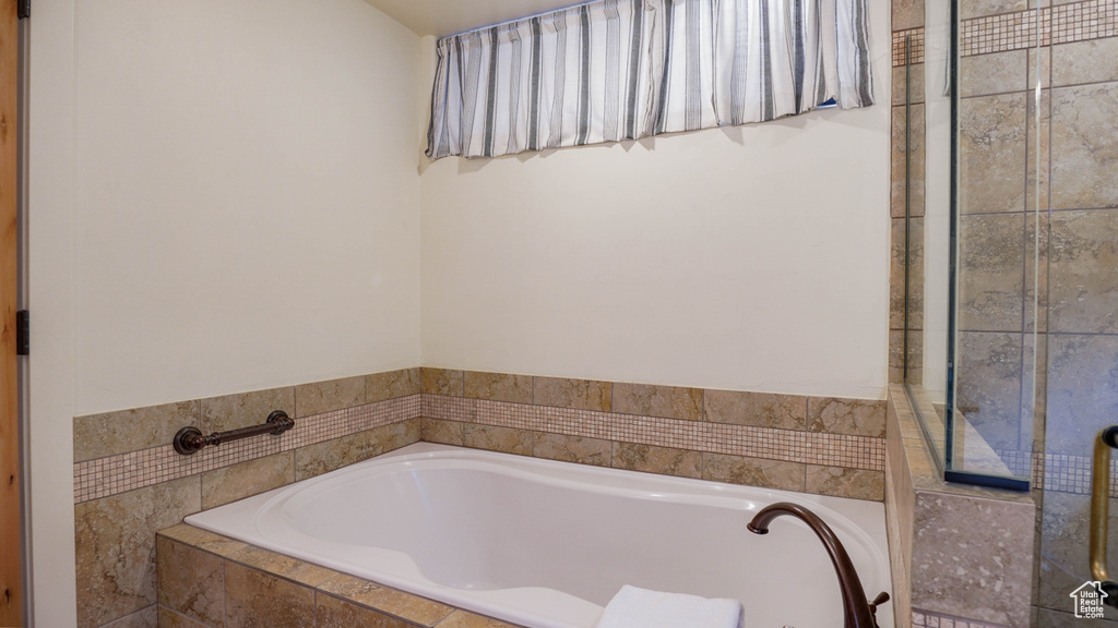 Full bathroom featuring a bath