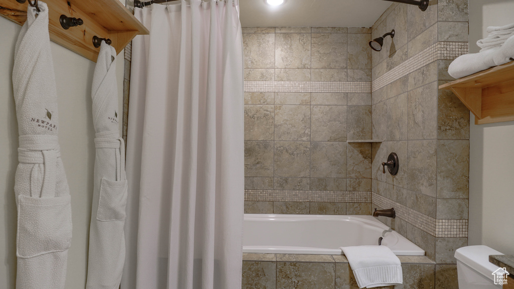 Full bathroom with tiled shower / bath and toilet