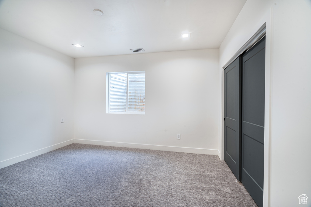 Unfurnished bedroom featuring carpet flooring and a closet