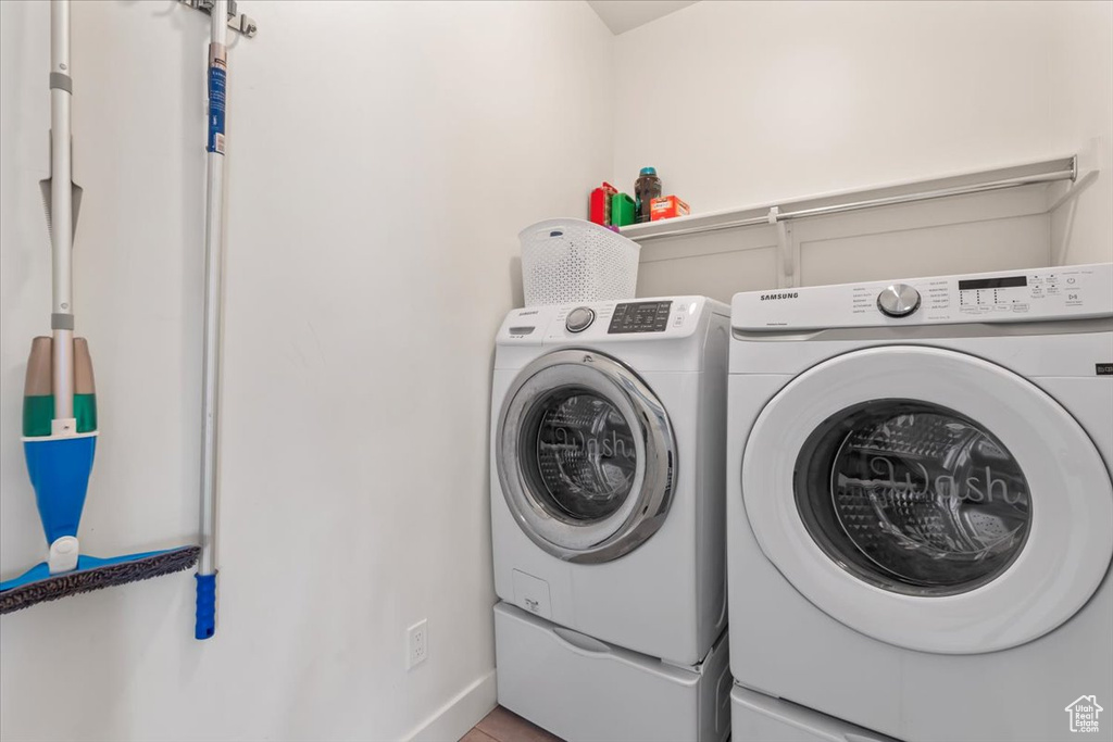 Washroom featuring independent washer and dryer