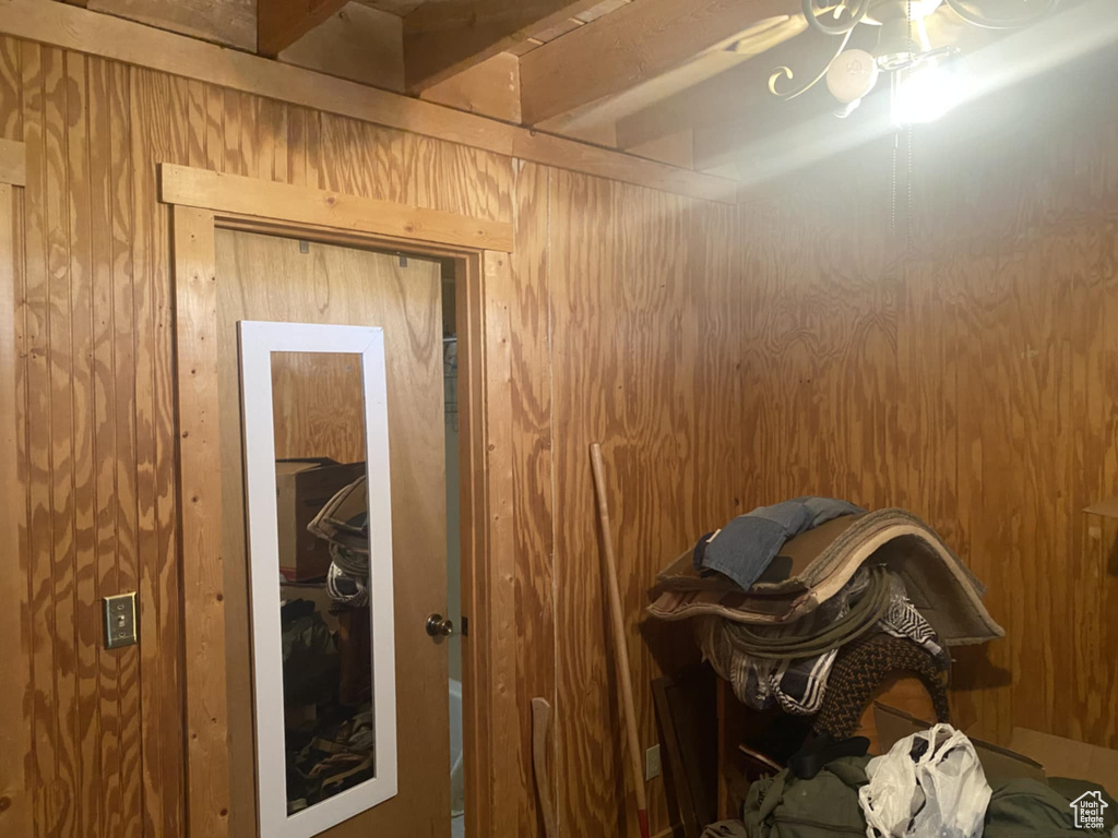 Detailed view of wood walls