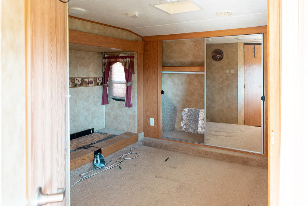 Bathroom featuring vaulted ceiling