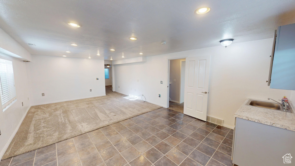 Carpeted empty room with a sink and recessed lighting